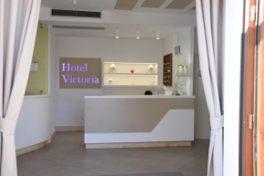 Отель Hotel Victoria  Торре Санта Сабина